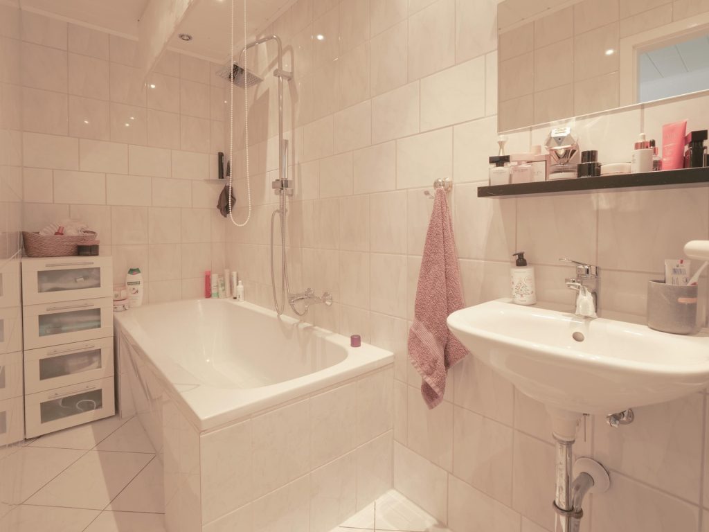 Badezimmer Immobilienangebot - Bochum - Alle - Investment mit Altbaucharme
in Wattenscheid