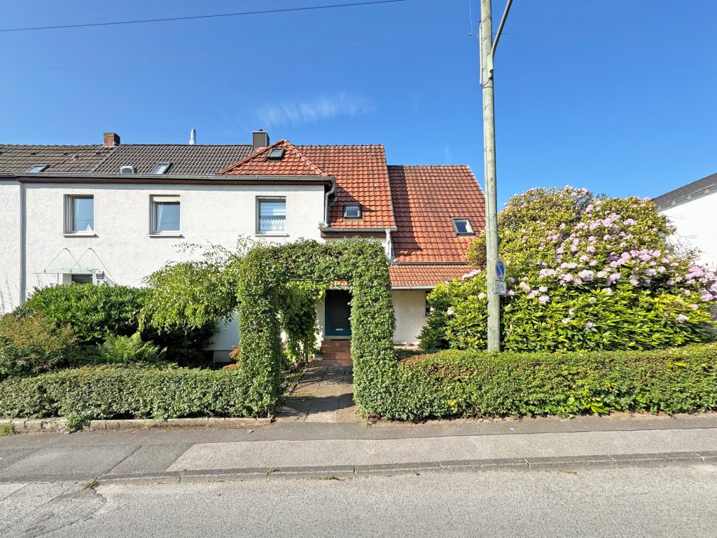Immobilienangebot - Bochum - Alle - Reihenendhaus mit traumhaftem Grundstück
in Querenburg