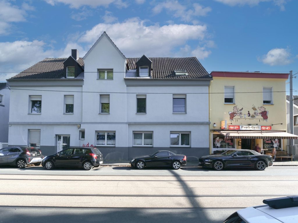 Vorderansicht Immobilienangebot - Bochum - Alle - Mehrfamilienhaus mit bekanntem Traditionsimbiss in Wattenscheid