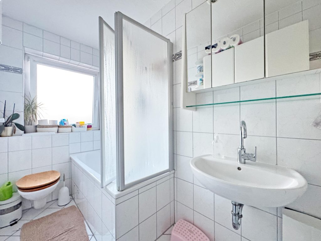 Badezimmer Immobilienangebot - Bochum - Alle - Vermietete Etagenwohnung mit Charme
in Riemke