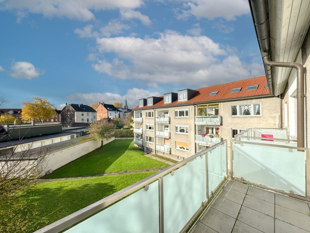 Immobilienangebot - Bochum - Alle - Balkonwohnung mit Garage
in Altenbochum