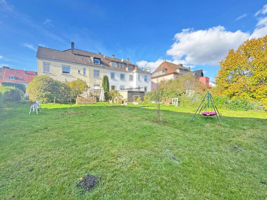 Titelbild Immobilienangebot - Bochum - Alle - Dreifamilienhaus mit Altbaucharme
in Laer