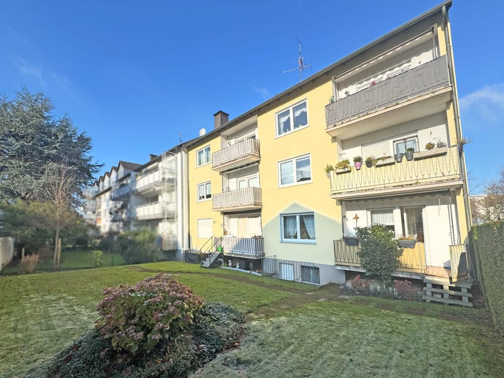 Rückansicht Immobilienangebot - Bochum - Alle - Drei Wohnungen auf einen Schlag
in Altenbochum