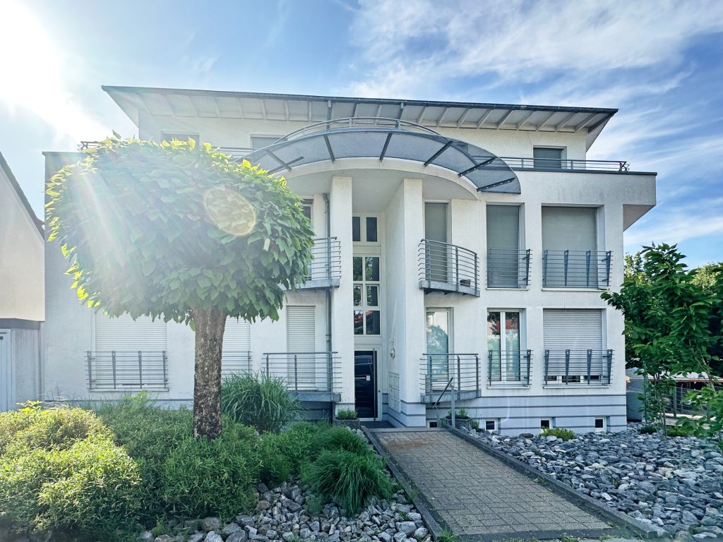 Vorderansicht Immobilienangebot - Bochum - Alle - Kapitalanlage - 2,5-Zimmer Balkonwohnung
in Dahlhausen