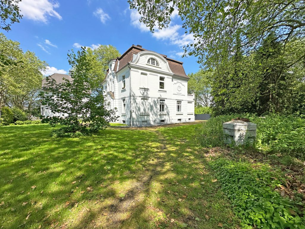 Immobilienangebot - Bochum / Westenfeld - Alle - Anlage mit Stil: Schmuckstück mit großem
Grundstück in Westenfeld