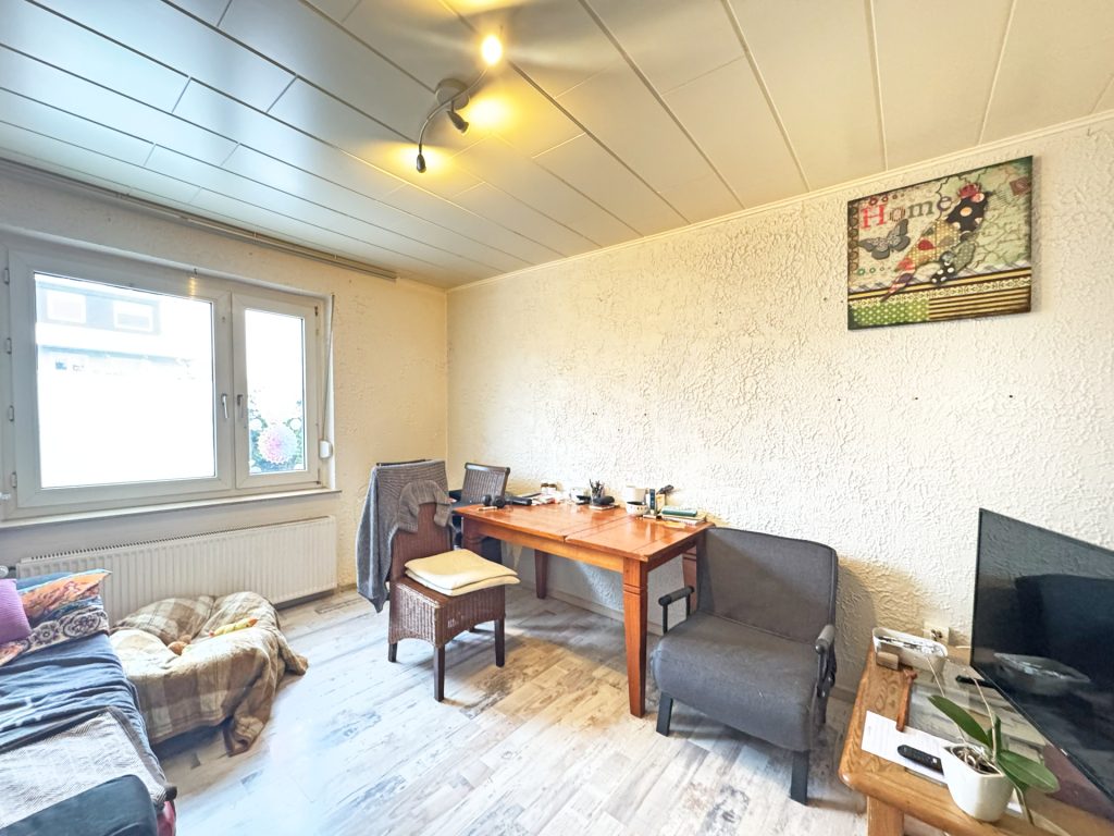 Wohnzimmer Immobilienangebot - Bochum - Alle - Solide Kapitalanlage im EG mit Balkon
in ruhiger Lage von Harpen