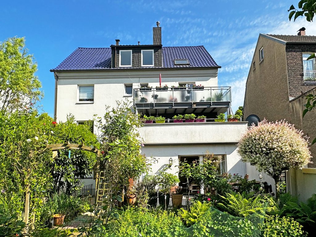 Rückansicht Immobilienangebot - Bochum - Alle - ** VERKAUFT**Selbstnutzung und Rendite mit herrlichem Garten
in Weitmar