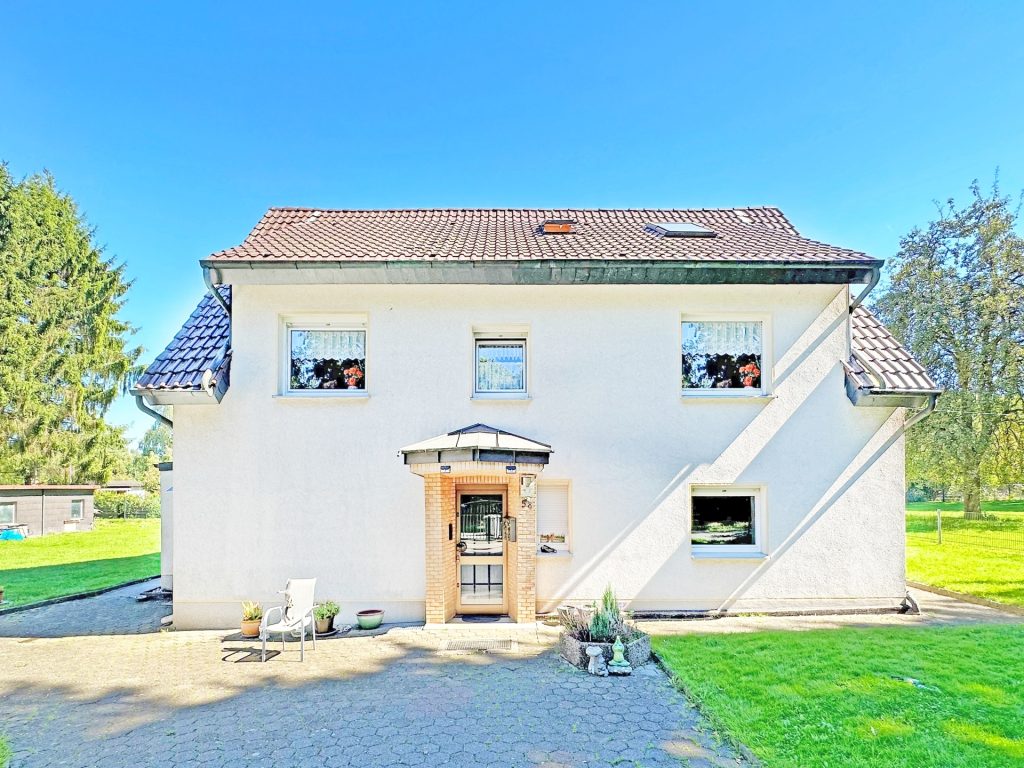 Frontansicht Immobilienangebot - Bochum - Alle - Zweifamilienhaus mit sonnigem Grundstück
in Riemke