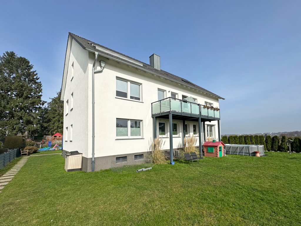 Titelbild Immobilienangebot - Bochum - Alle - Traumwohnung mit Hauscharakter
in Langendreer