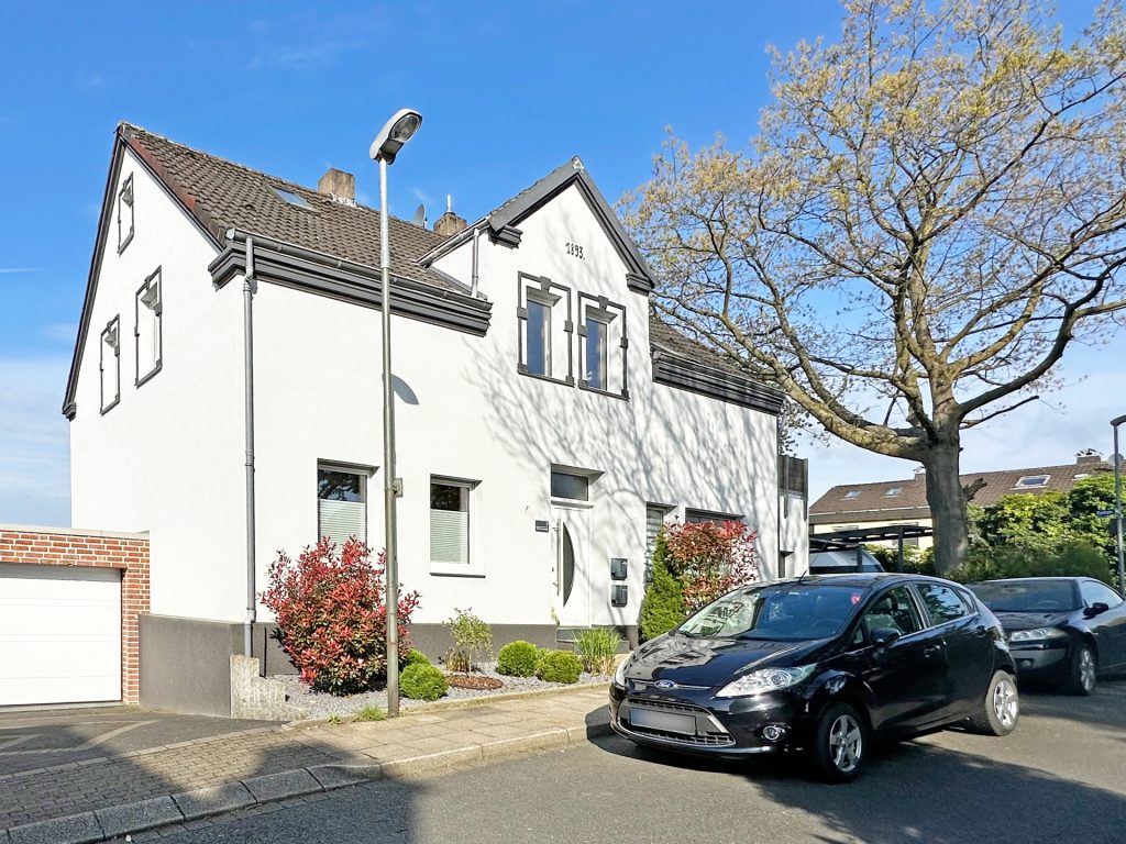 Straßenansicht Immobilienangebot - Bochum - Alle - Modernes Zweifamilienhaus
in Dahlhausen