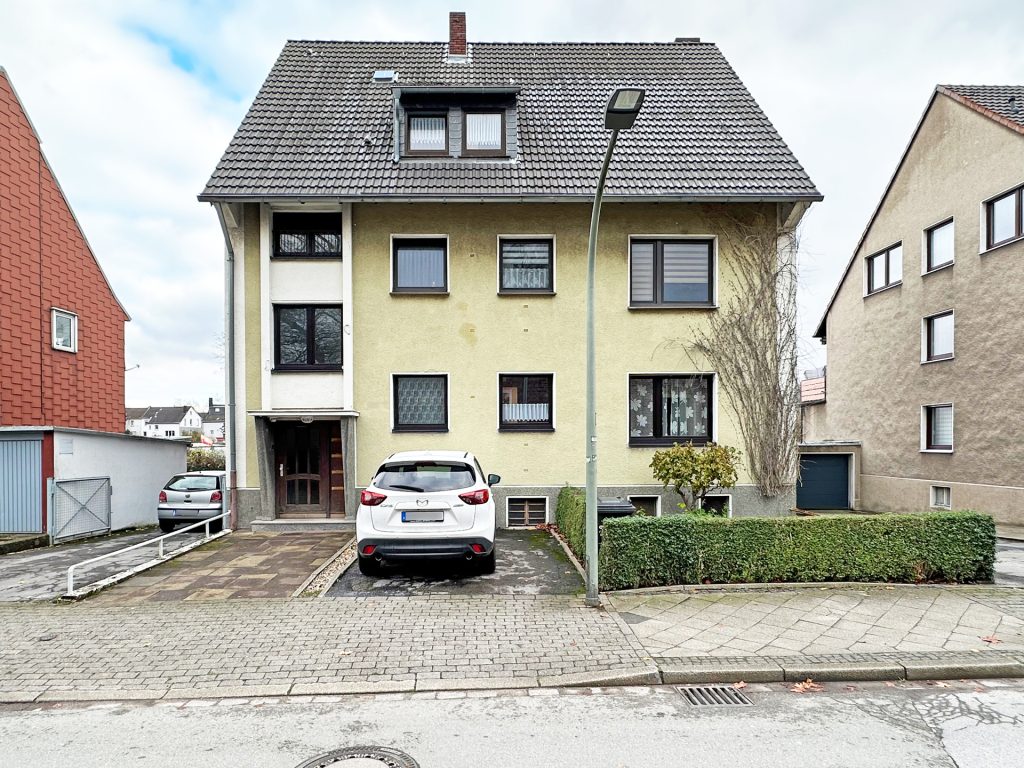 Frontansicht Immobilienangebot - Bochum - Alle - Dreifamilienhaus mit zehn Garagen
in Wattenscheid