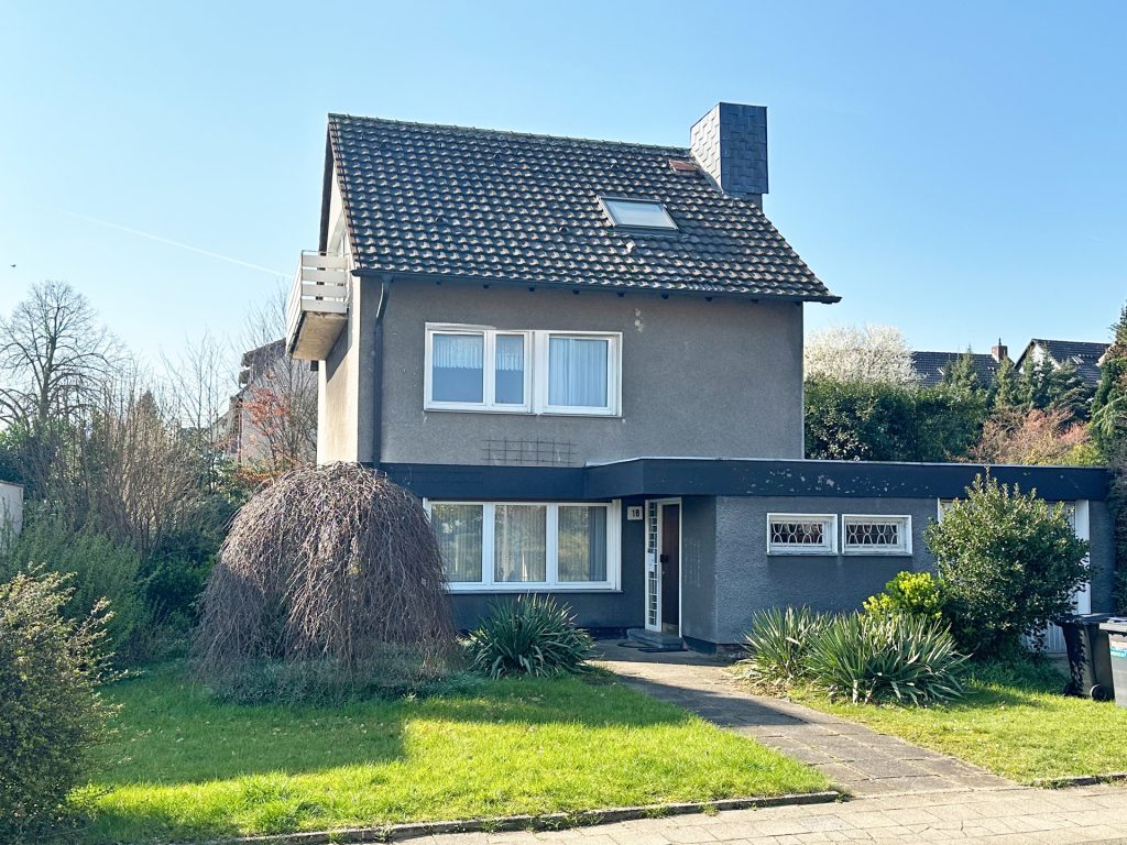 Titelbild Immobilienangebot - Bochum - Alle - Freistehendes Einfamilienhaus mit Potenzial
in Höntrop