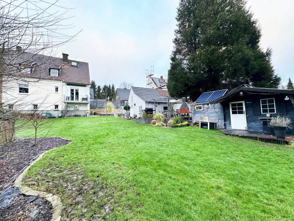 Rückansicht Immobilienangebot - Bochum - Alle - Zweifamilienhaus mit traumhaftem Garten
in Linden