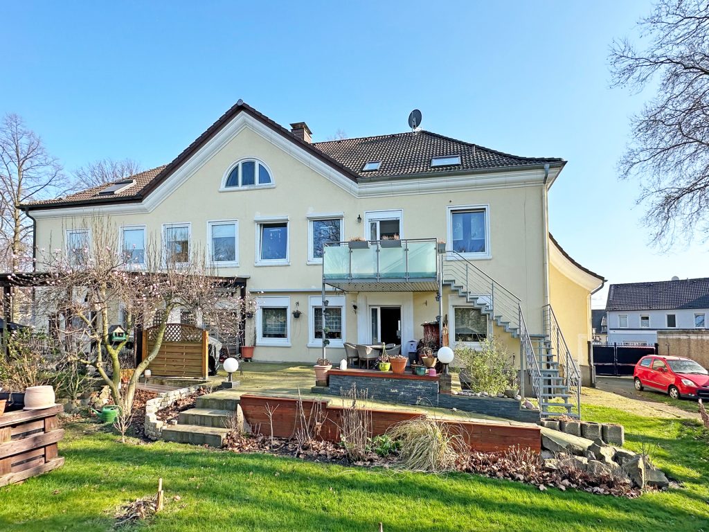 Gartenansicht Immobilienangebot - Bochum - Alle - Alleskönner - Dreifamilienhaus
nach WEG geteilt
in Wattenscheid-Heide