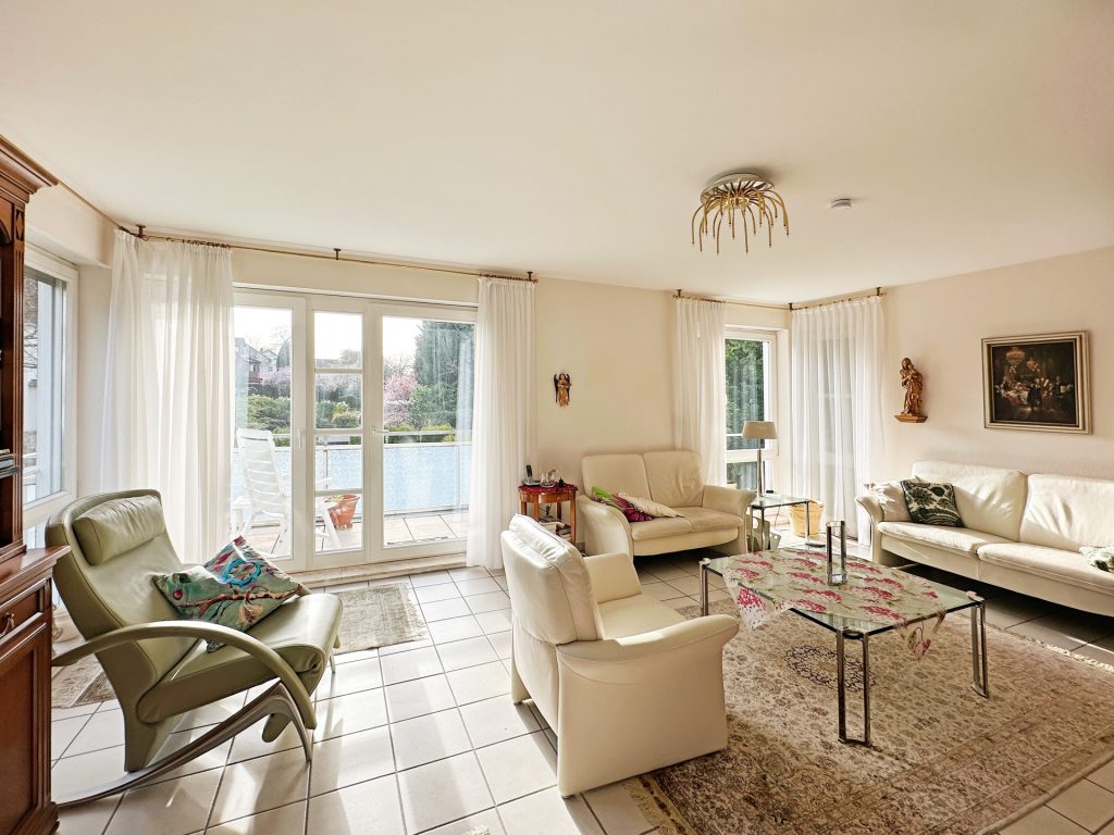 Geschmackvolles Wohnzimmer Immobilienangebot - Bochum - Alle - Wohnwert LAGE
Viel Wohnkomfort mit 2 Balkonen
in Stiepel