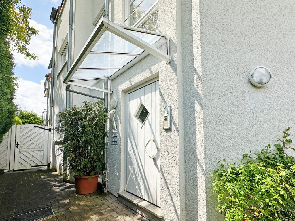 Eingangsbereich Immobilienangebot - Bochum - Alle - Wohnwert LAGE
Viel Wohnkomfort mit 2 Balkonen
in Stiepel