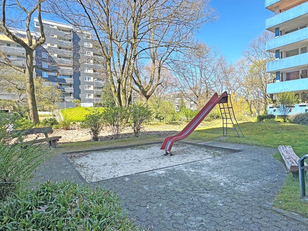 Spielplatz Immobilienangebot - Bochum - Alle - Top-Kapitalanlage mit Aufzug
und zwei Balkonen in Querenburg