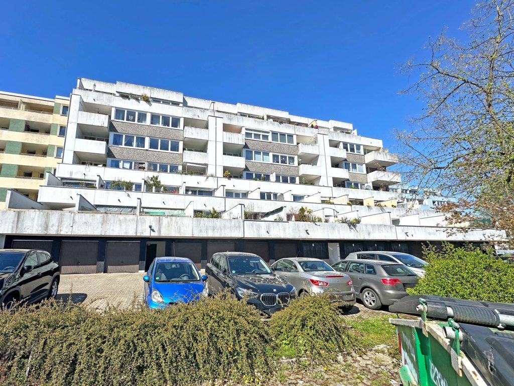 Rückansicht Immobilienangebot - Bochum - Alle - Top-Kapitalanlage mit Aufzug
und zwei Balkonen in Querenburg