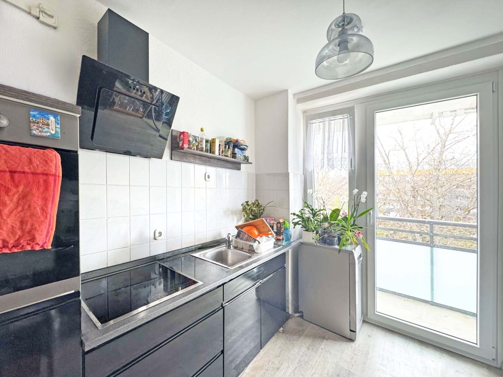 Küche Immobilienangebot - Bochum - Alle - Top-Kapitalanlage mit Aufzug
und zwei Balkonen in Querenburg