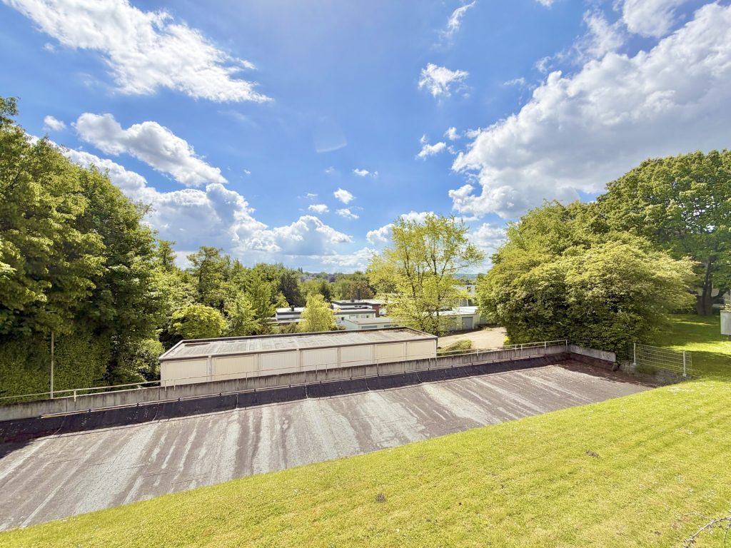 Blick auf den Garagenhof / in die Ferne Immobilienangebot - Bochum - Alle - Ihre Ideen – Ihr neues Zuhause
in Oberdahlhausen