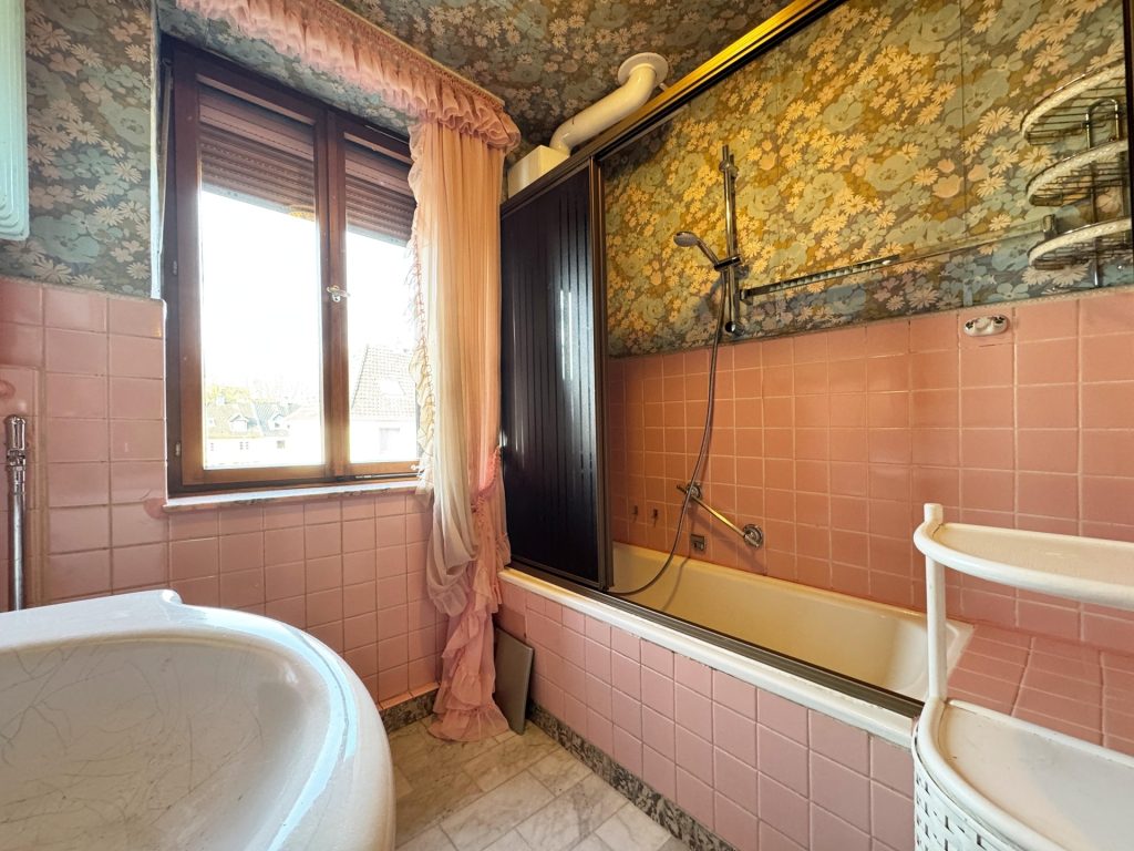 Badezimmer OG Immobilienangebot - Bochum - Alle - Raum für Kreativität und Visionen
in Hamme