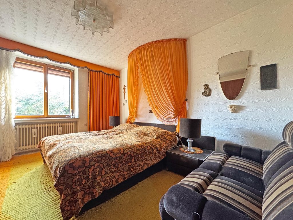 Schlafzimmer OG Immobilienangebot - Bochum - Alle - Raum für Kreativität und Visionen
in Hamme