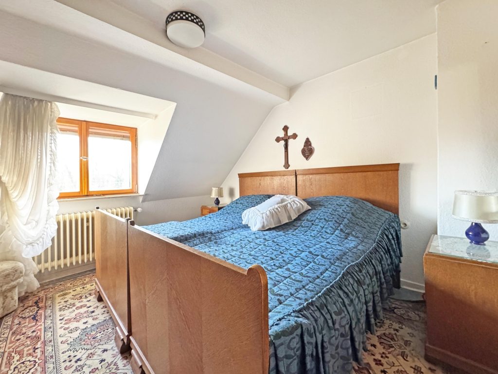 Schlafzimmer DG Immobilienangebot - Bochum - Alle - Raum für Kreativität und Visionen
in Hamme