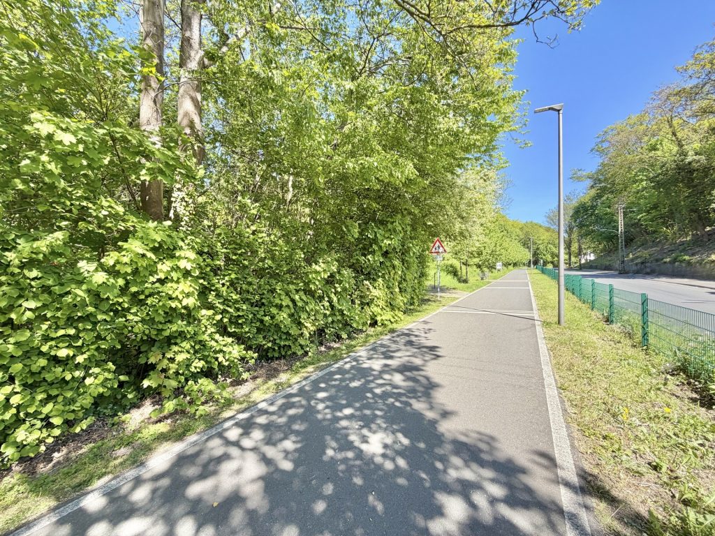 Springorum-Trasse auf der gegenüberliegenden Straßenseite Immobilienangebot - Bochum - Alle - Ihre Chance auf nachhaltige Wertsteigerung
in Dahlhausen