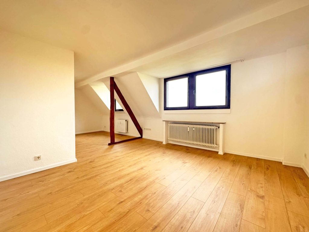 Wohnzimmer Immobilienangebot - Bochum - Alle - Modernisierte 4,5-Zimmer mit Garage
in Wattenscheid