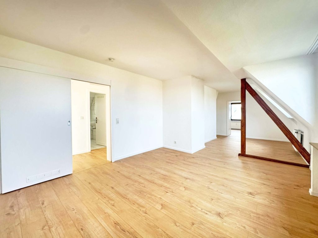 Titelbild Immobilienangebot - Bochum - Alle - Modernisierte 4,5-Zimmer mit Garage
in Wattenscheid