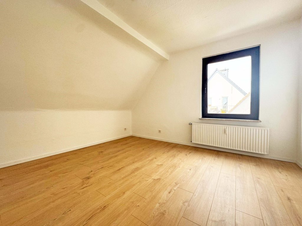 Büro Immobilienangebot - Bochum - Alle - Modernisierte 4,5-Zimmer mit Garage
in Wattenscheid