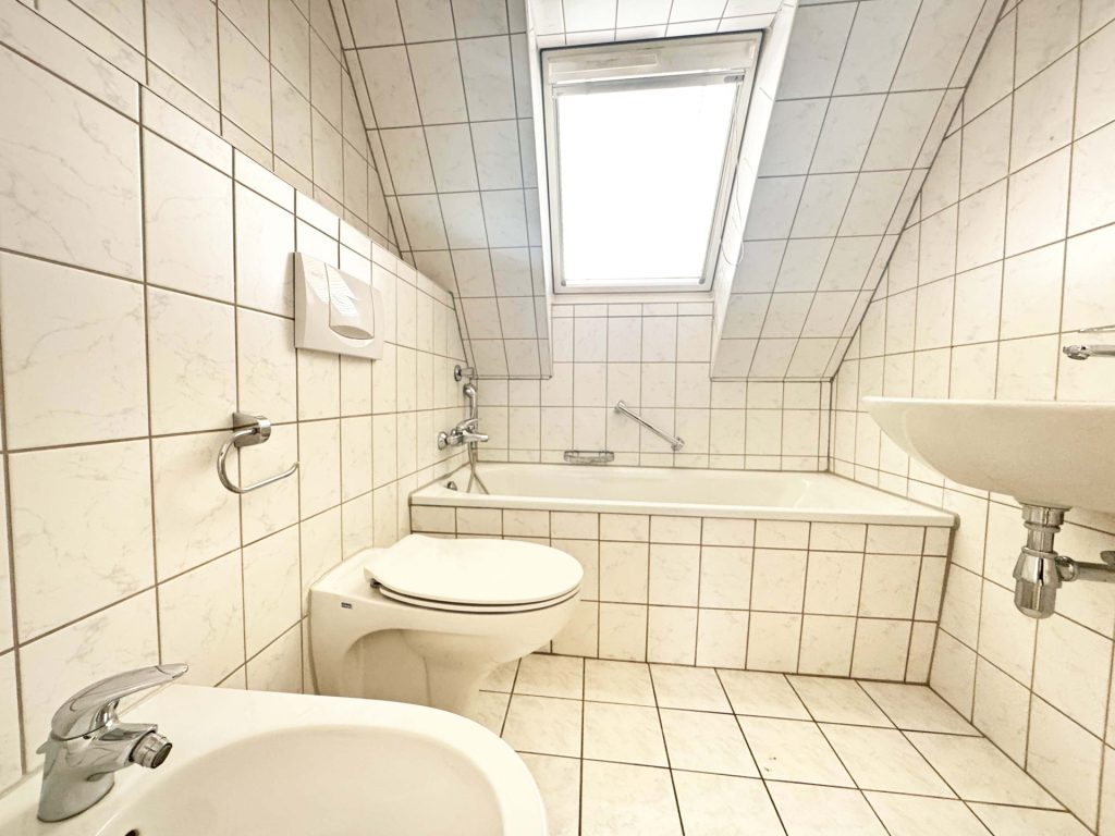 Badezimmer Immobilienangebot - Bochum - Alle - Modernisierte 4,5-Zimmer mit Garage
in Wattenscheid