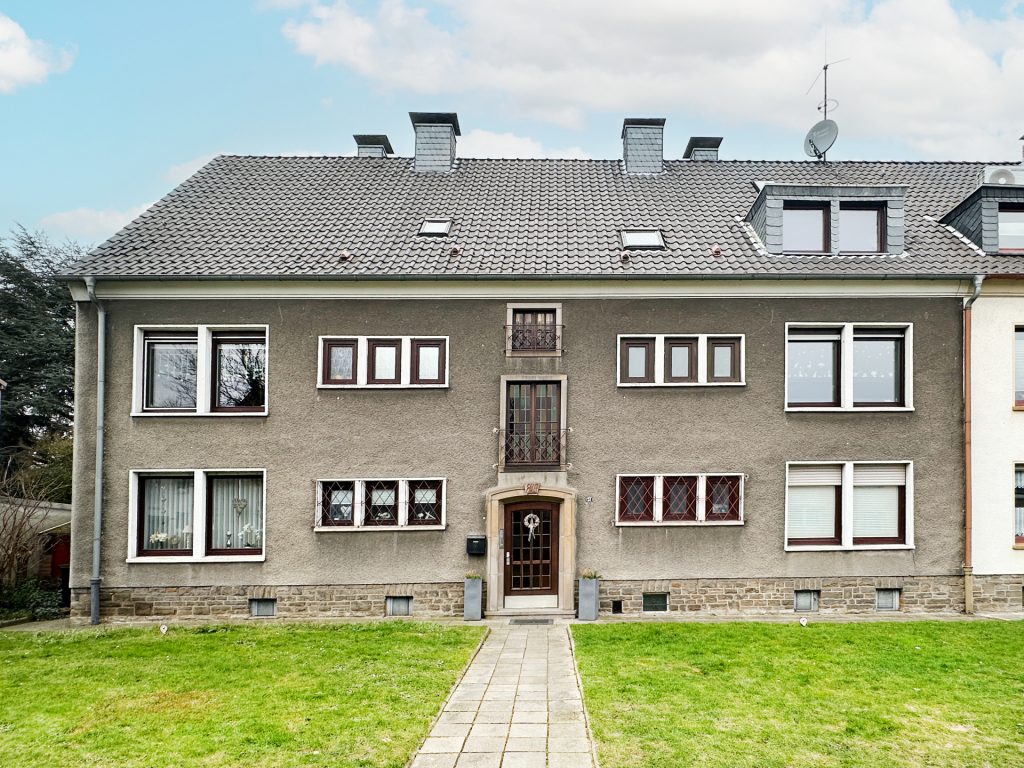 Vorderansicht Immobilienangebot - Bochum - Alle - Modernisierte 4,5-Zimmer mit Garage
in Wattenscheid