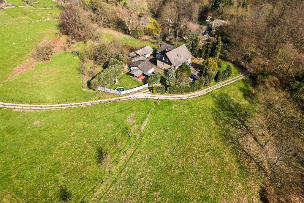 Drohnenaufnahme Immobilienangebot - Bochum - Alle - Natur, Ruhe und Freiheit !
Immobilienrarität in Weitmar (Sundern)