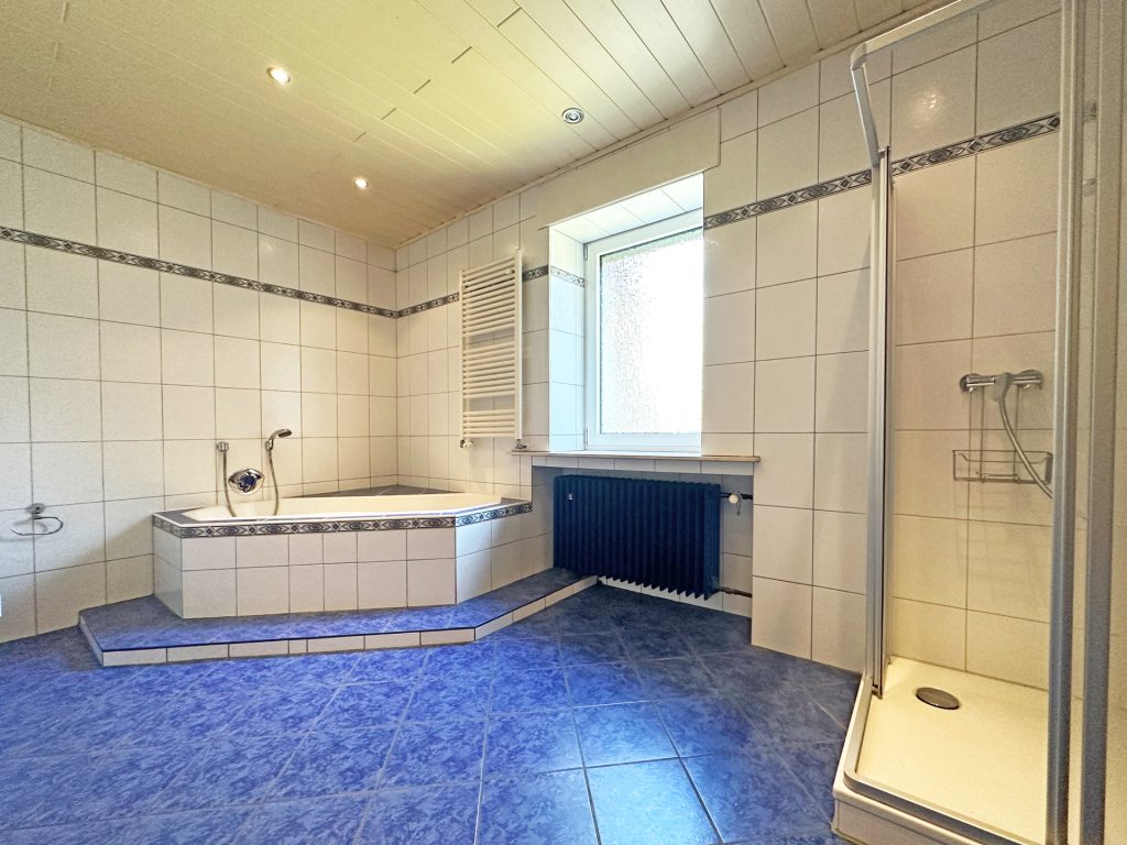 Badezimmer Immobilienangebot - Bochum - Alle - Natur, Ruhe und Freiheit !
Immobilienrarität in Weitmar (Sundern)