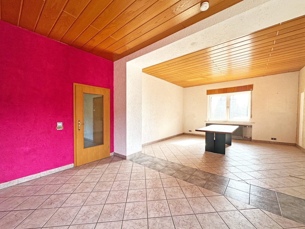 Wohnzimmer Immobilienangebot - Bochum - Alle - Natur, Ruhe und Freiheit !
Immobilienrarität in Weitmar (Sundern)