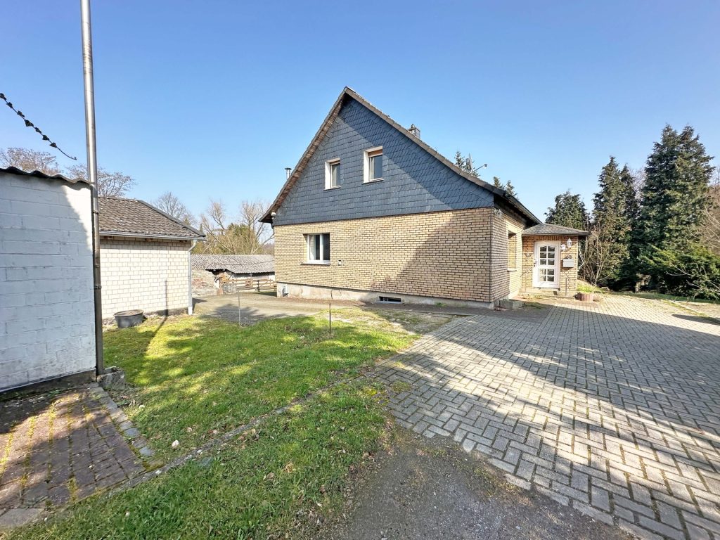 Vorderansicht Immobilienangebot - Bochum - Alle - Natur, Ruhe und Freiheit !
Immobilienrarität in Weitmar (Sundern)