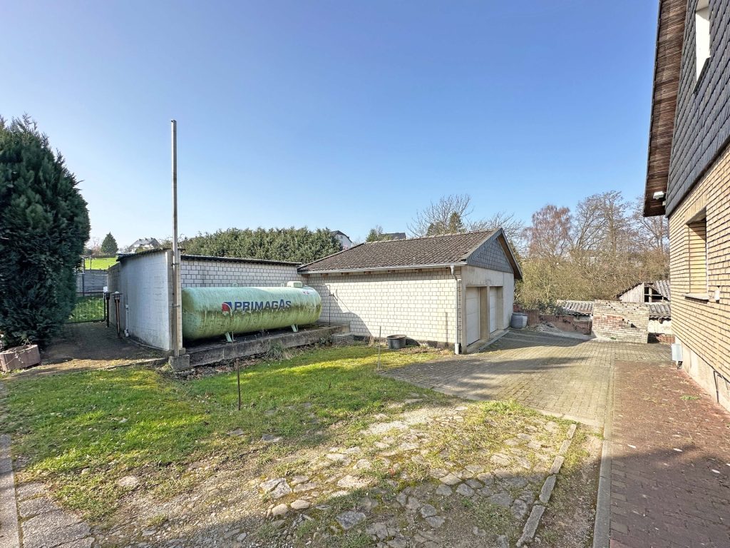 Blick auf die Doppelgarage Immobilienangebot - Bochum - Alle - Natur, Ruhe und Freiheit !
Immobilienrarität in Weitmar (Sundern)