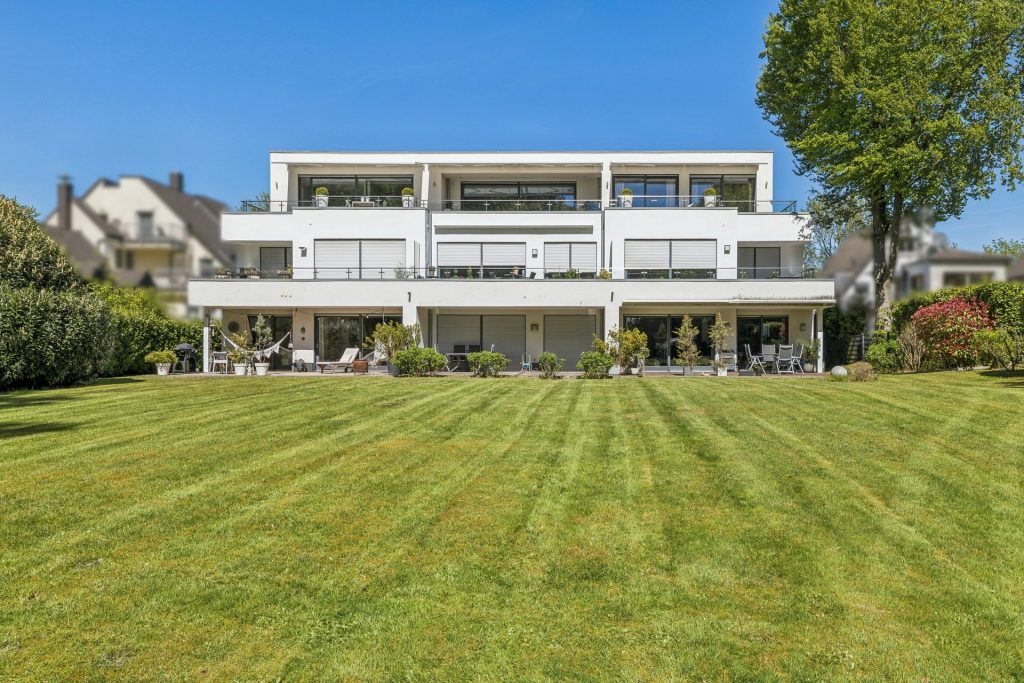 Rückansicht Immobilienangebot - Bochum - Alle - Premium-Gartenwohnung mit
hochwertiger Designausstattung
am Weitmarer Holz