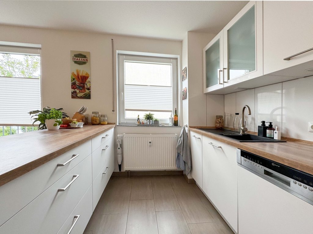 Küche weitere Ansicht Immobilienangebot - Bochum - Alle - Helle Traumwohnung mit großzügigem Schnitt in Bochum-Höntrop