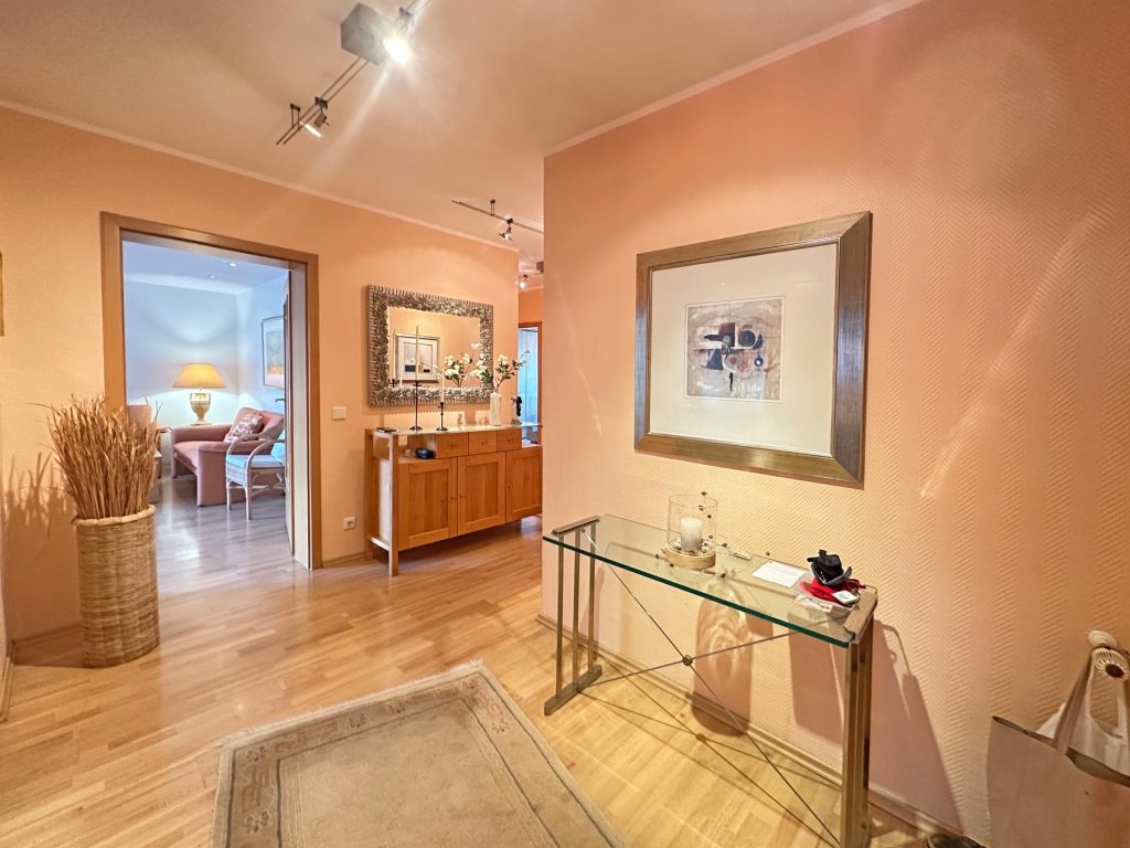 Eingangsdiele Immobilienangebot - Bochum - Alle - Wohnen mit Stil – ein Platz zum Verlieben
in Hiltrop