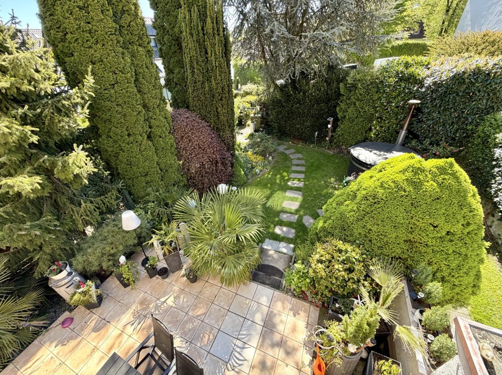 Blick in den Garten mit Südost-Ausrichtung Immobilienangebot - Bochum - Alle - Hier fühlt sich jeder wohl
in Oberdahlhausen