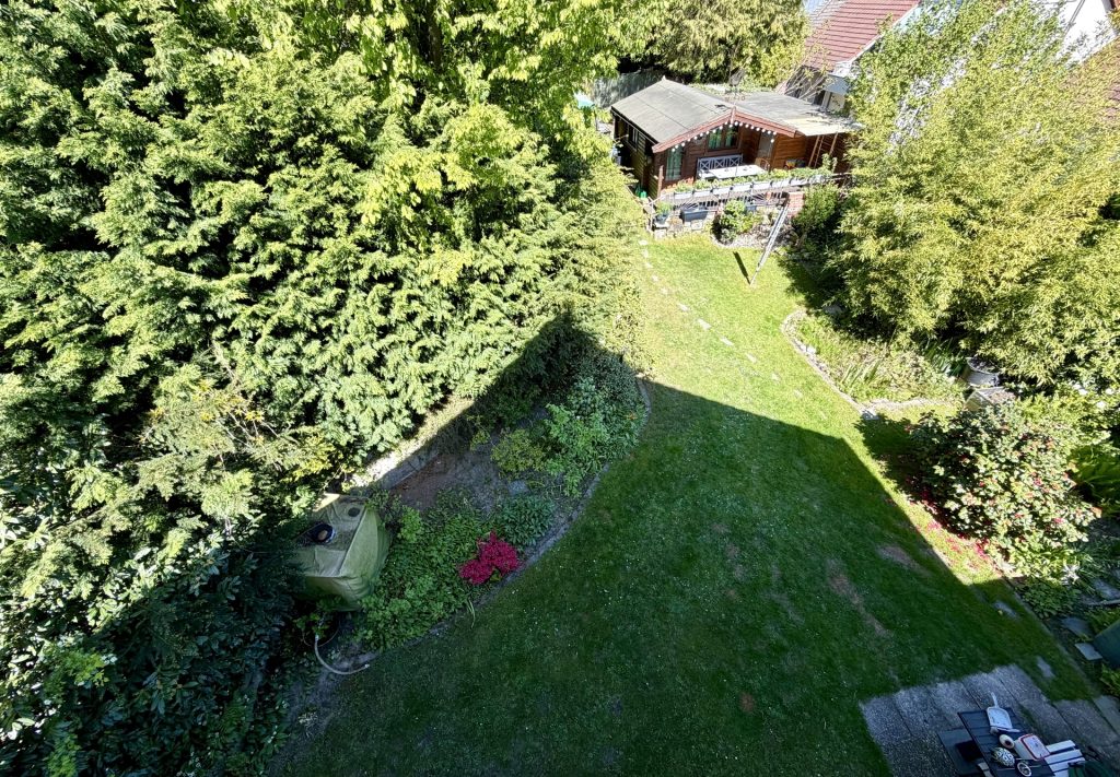 Blick in den Garten mit Gartenhaus Immobilienangebot - Bochum - Alle - Hier fühlt sich jeder wohl
in Oberdahlhausen