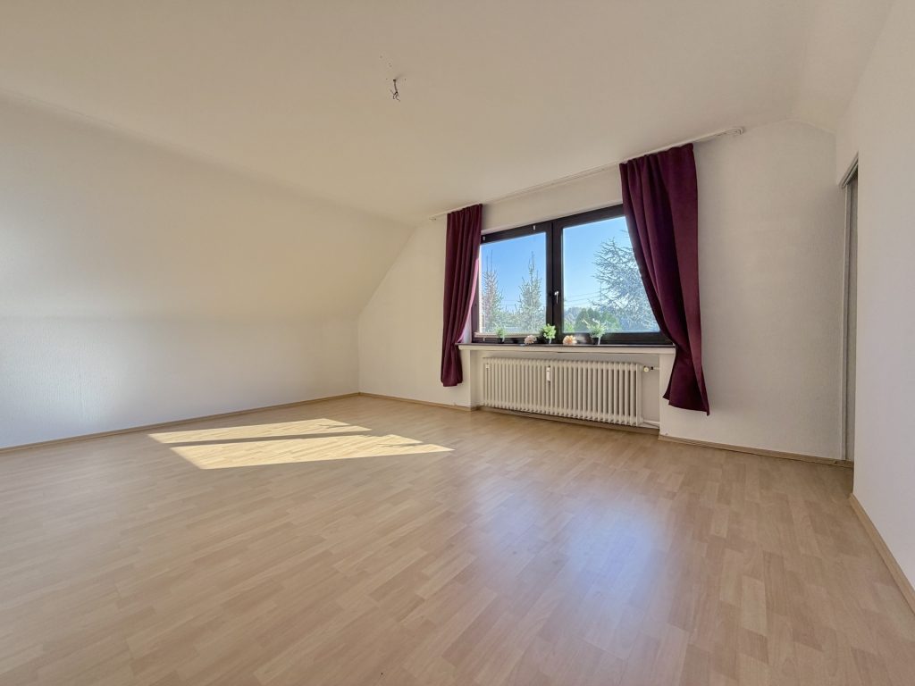 Raum im Dachgeschoss Immobilienangebot - Bochum - Alle - Sonnige Aussichten für Ihre Familie
in Oberdahlhausen