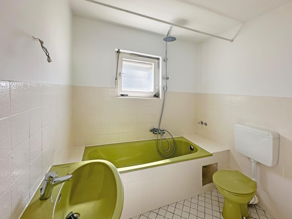Badezimmer 1. Obergeschoss links Immobilienangebot - Bochum - Alle - Platz für die ganze Familie
in Höntrop
