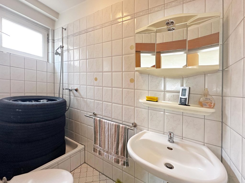 Badezimmer 1. Obergeschoss rechts Immobilienangebot - Bochum - Alle - Platz für die ganze Familie
in Höntrop