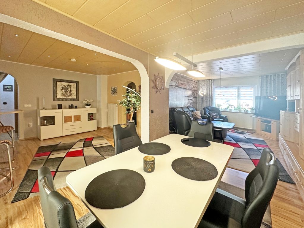 Wohn- Esszimmer Erdgeschoss Immobilienangebot - Bochum - Alle - Platz für die ganze Familie
in Höntrop