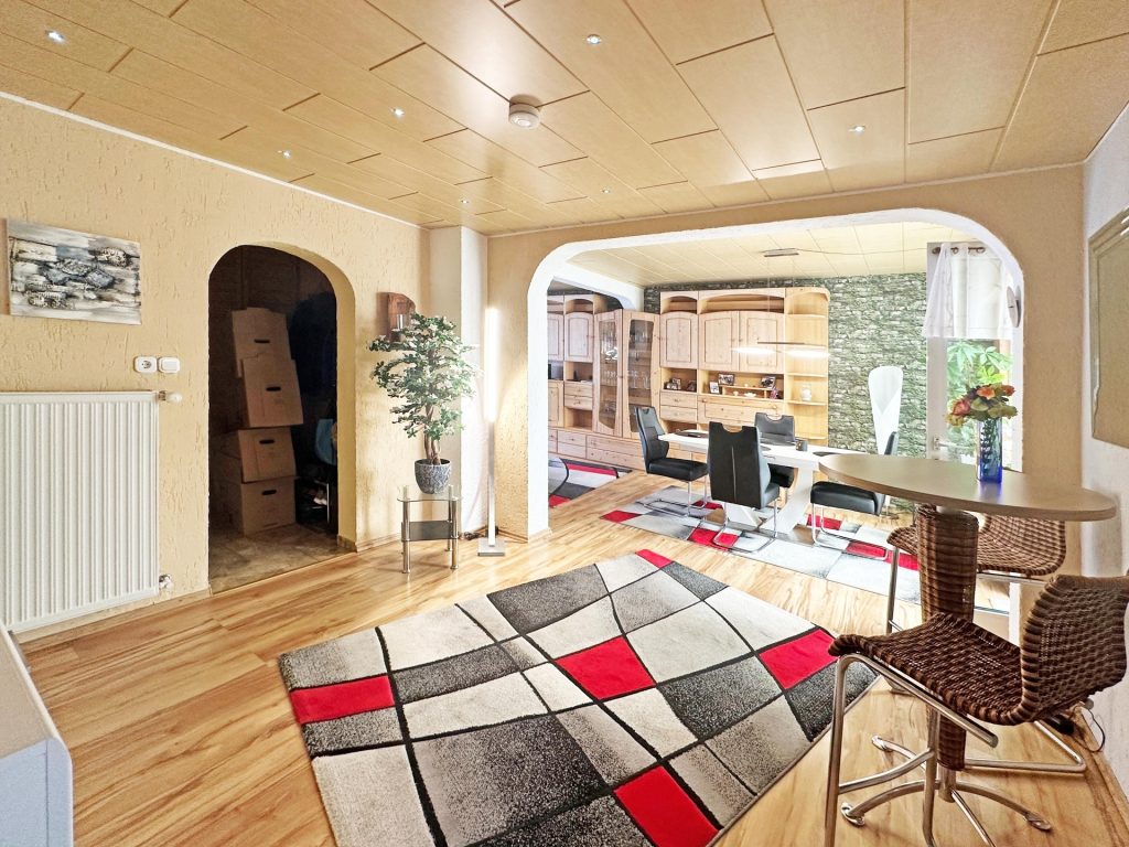 Diele Erdgeschoss Immobilienangebot - Bochum - Alle - Platz für die ganze Familie
in Höntrop