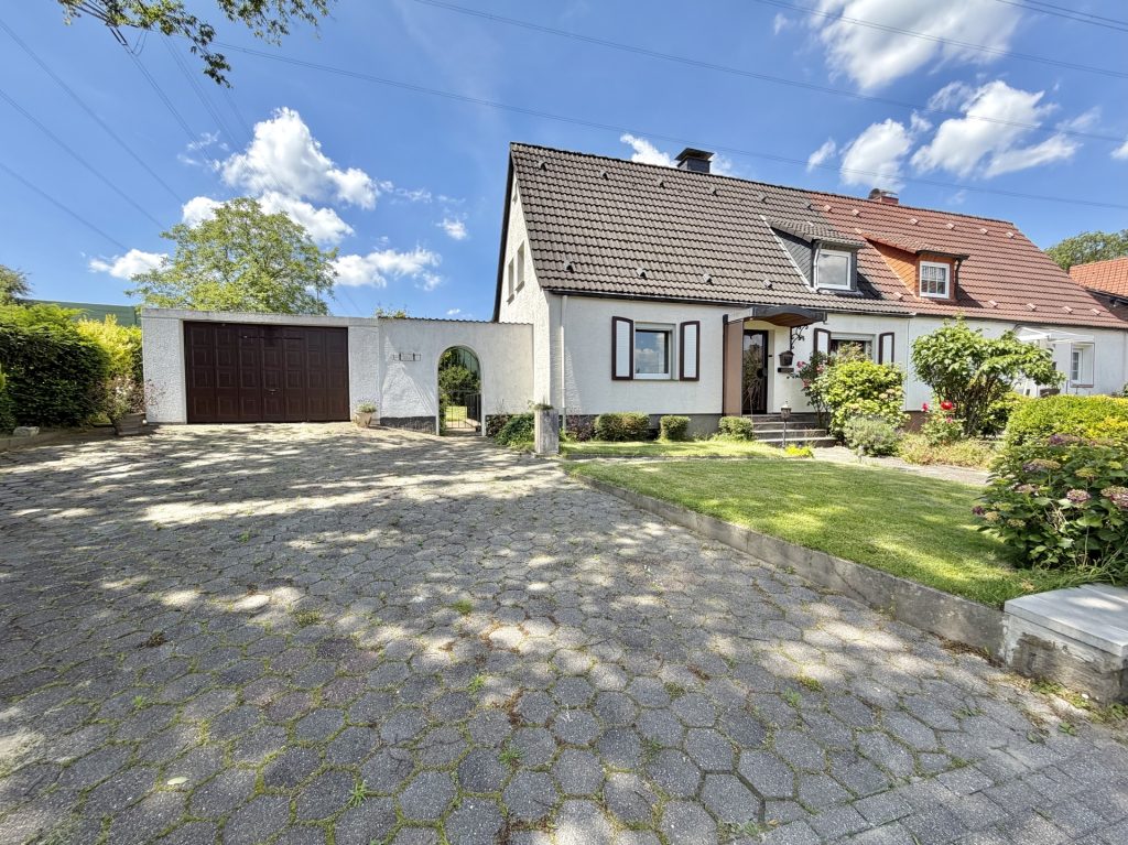Garage und große Stellplatzfläche Immobilienangebot - Bochum - Alle - Ihr Traum vom Eigenheim wird wahr
in Weitmar