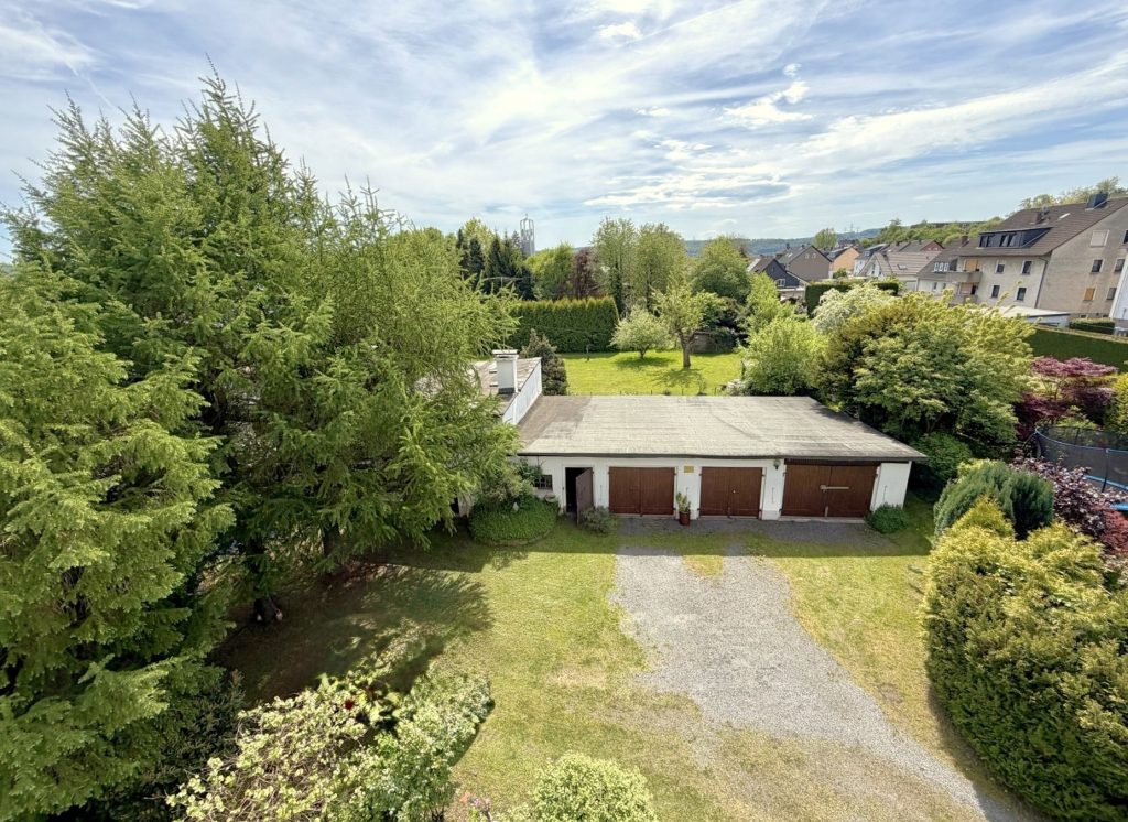 Blick auf die Garagen Immobilienangebot - Hattingen - Alle - Wo Wohnträume Wirklichkeit werden
in Hattingen (Grenze Bochum-Linden)